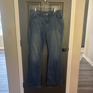 Old Navy Women's Flared Jeans in Medium Blue Wash